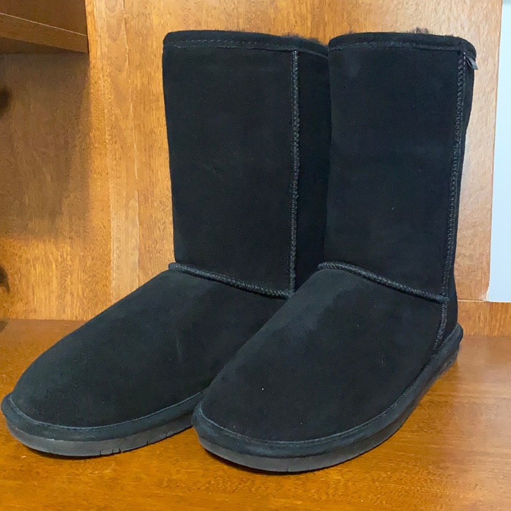 Like New Black Bearpaw Boots